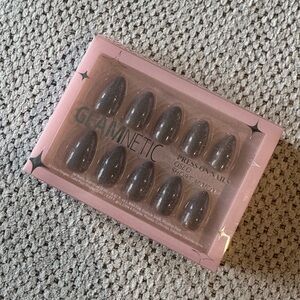 Glamnetic Press-On Nails - Oslo - Short Almond